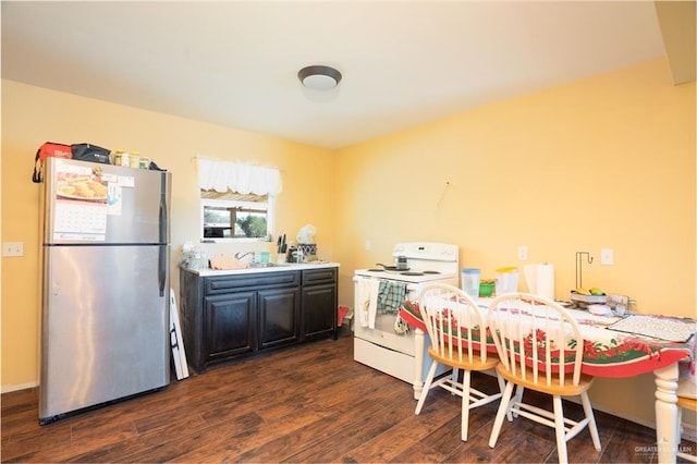 kitchen featuring stainless steel refrigerator, sink, dark hardwood / wood-style flooring, and white electric range