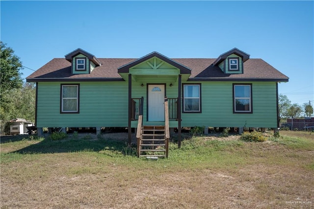 view of front of property with a front yard