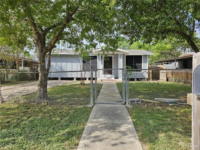 view of front of house featuring a front yard