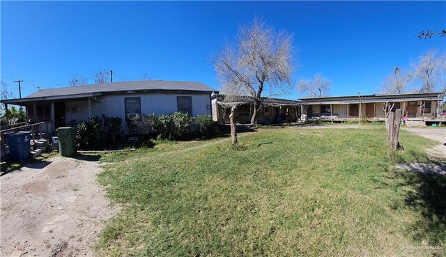 717 W Raymond Ave, Raymondville, TX 78580 - view of yard