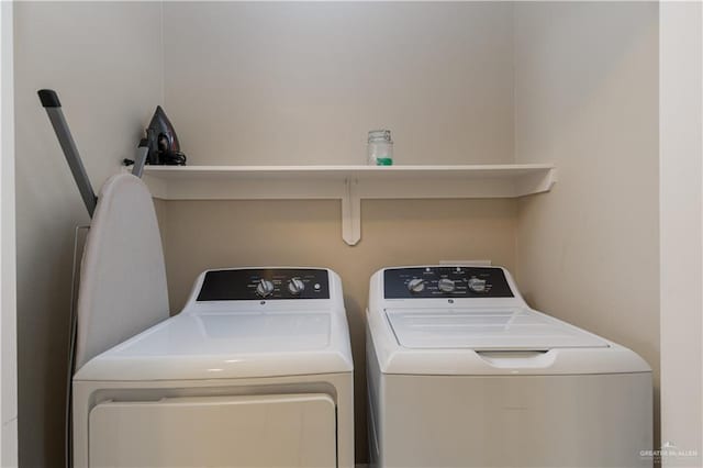 laundry room with laundry area and washing machine and clothes dryer