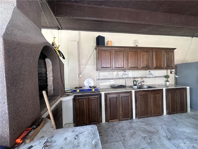 kitchen with backsplash and sink