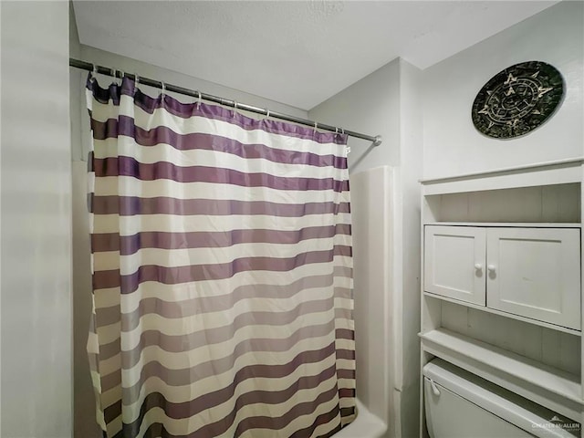 2417 W Iris Ave, Mcallen, TX 78501 - full bath with toilet and shower / bathtub combination with curtain