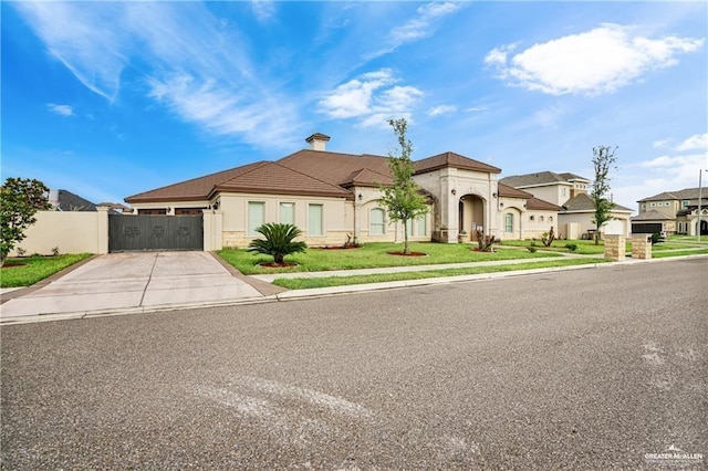 view of front of property featuring a front yard