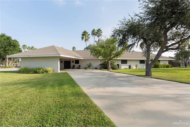 single story home featuring a front lawn