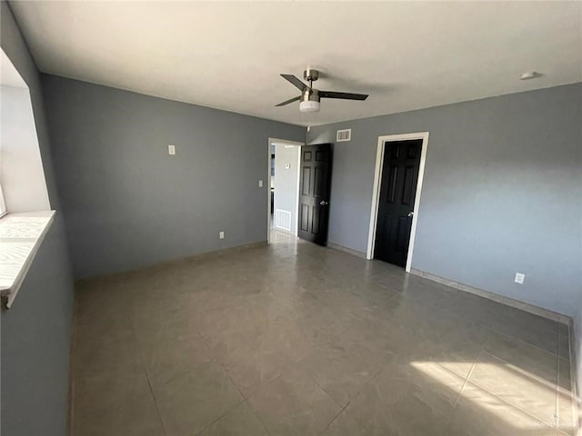 empty room with ceiling fan