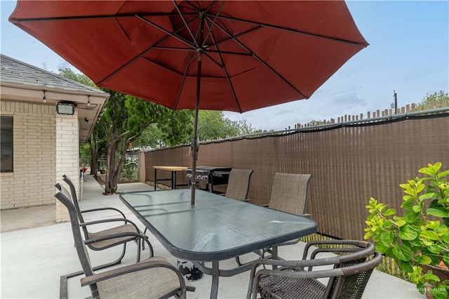 605 W Lozano St, Harlingen, TX 78550 - view of patio featuring outdoor dining space