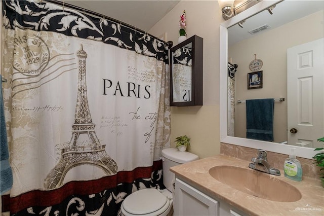 605 W Lozano St, Harlingen, TX 78550 - full bathroom with vanity and curtained shower