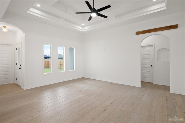 1305 Franklin Ave, Alton, TX 78573 - empty room featuring a tray ceiling, a ceiling fan, light wood-style flooring, baseboards, and recessed lighting
