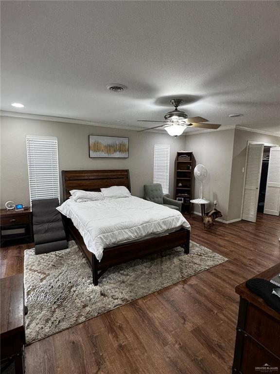 1108 Ash Dr, Weslaco, TX 78596 - bedroom with crown molding, wood finished floors, baseboards, a textured ceiling, and a ceiling fan