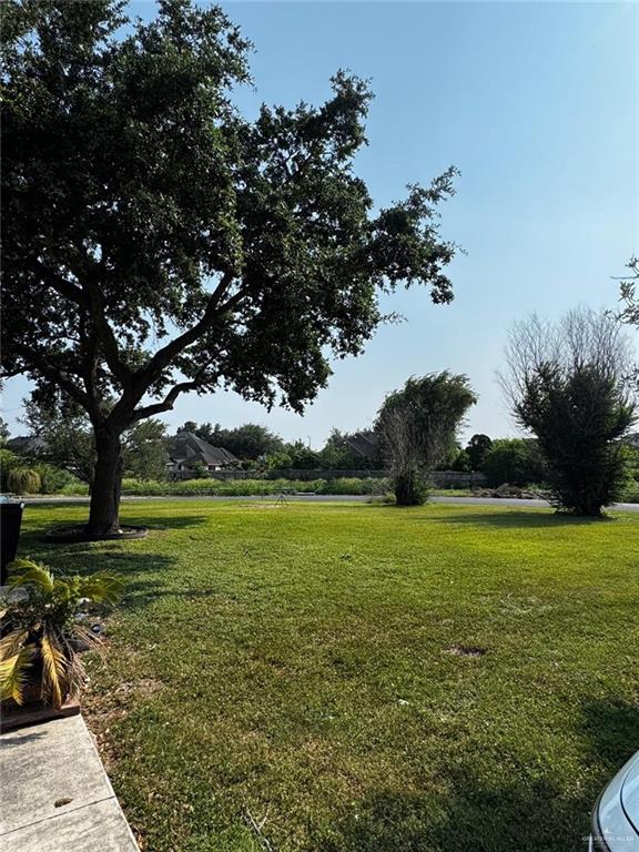 1108 Ash Dr, Weslaco, TX 78596 - view of grassy yard