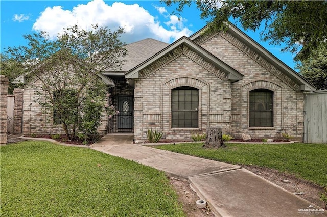 view of front of house with a front lawn