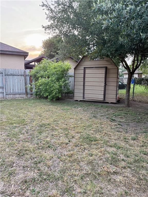 812 W Falcon Ave, Pharr, TX 78577 - view of yard at dusk