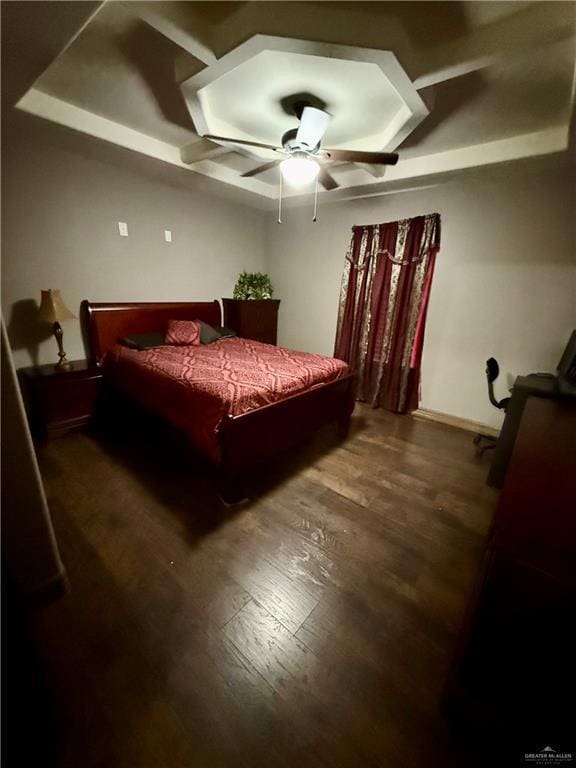 812 W Falcon Ave, Pharr, TX 78577 - bedroom with wood finished floors, a tray ceiling, and a ceiling fan