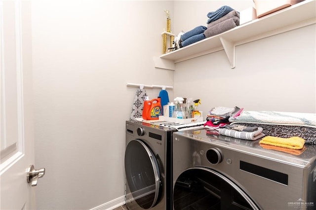 6101 White River Dr, Mcallen, TX 78504 - washroom featuring laundry area, baseboards, and washing machine and dryer