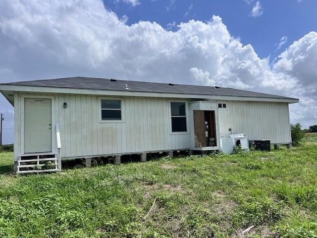 1056 E Mile 11 N, Weslaco, TX 78599 - rear view of house with entry steps