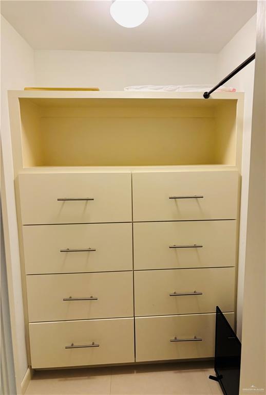 2100 Gulf Blvd, South Padre Island, TX 78597 - view of walk in closet