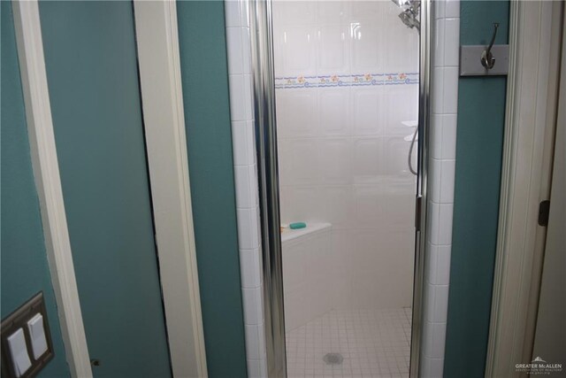 2707 Live Oak St, Mission, TX 78574 - full bathroom featuring a stall shower
