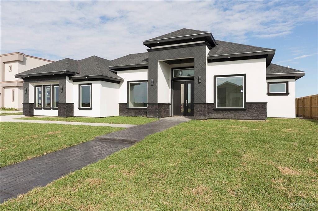 view of front of property with a front yard