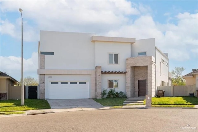 view of front facade featuring a garage and a front lawn