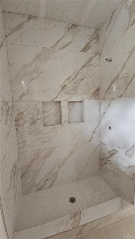 bathroom featuring tiled shower