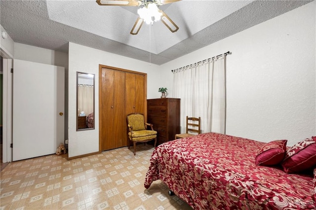 2309 W Chapin St, Edinburg, TX 78541 - bedroom with a textured ceiling, light floors, a ceiling fan, and a closet