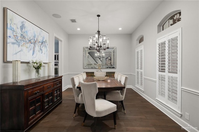 dining area featuring dark wood-style floors, recessed lighting, baseboards, and an inviting chandelier