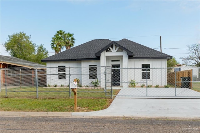 view of front facade with a front lawn