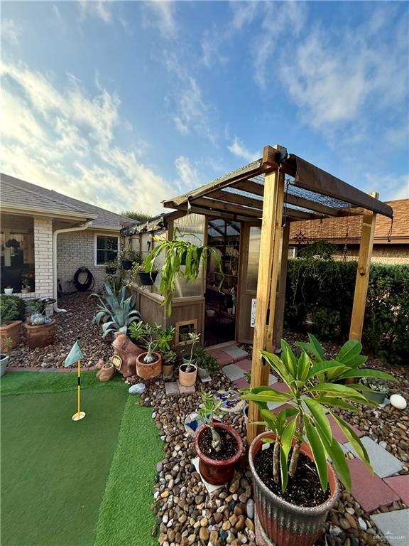 1813 Tyler St, Mission, TX 78572 - view of yard with a putting green