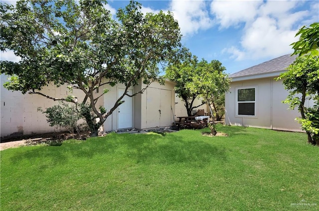 408 S 21st St, Mcallen, TX 78501 - view of yard with an outdoor structure