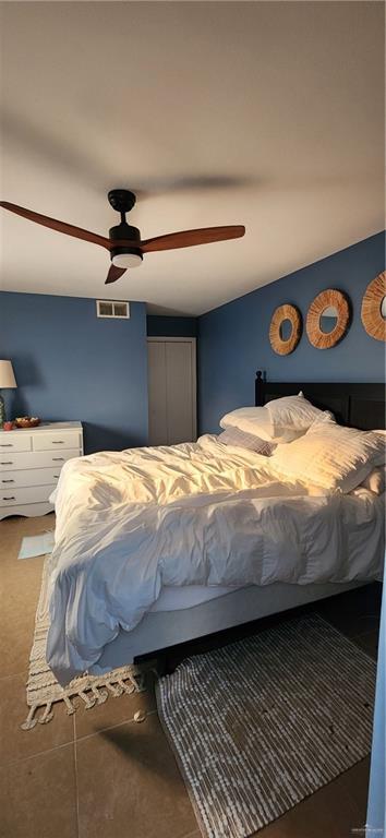 6201 Padre Blvd Unit 308, South Padre Island, TX 78597 - bedroom featuring a ceiling fan