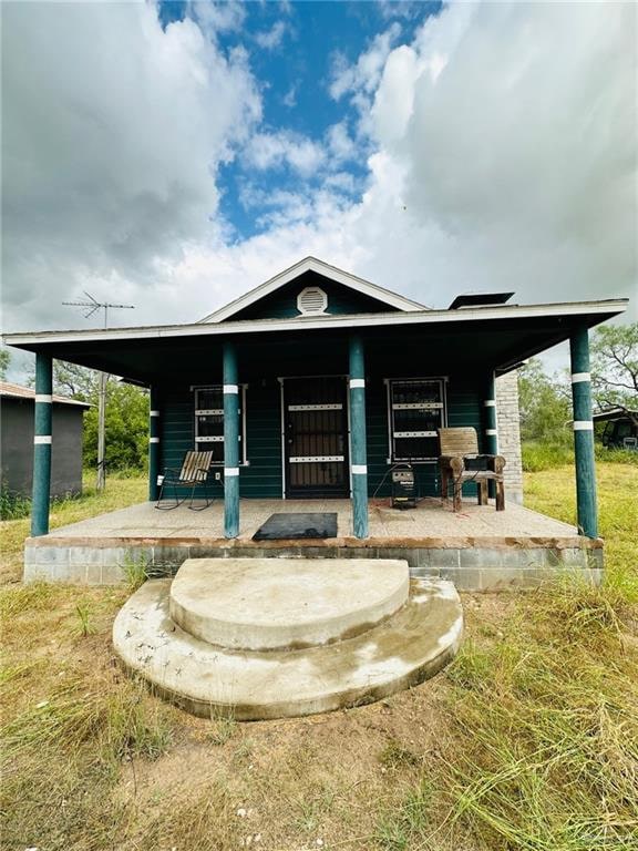 view of front of home featuring a porch