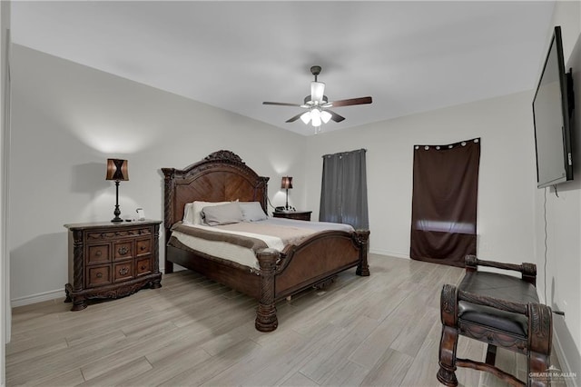 bedroom featuring light wood-style floors, ceiling fan, and baseboards