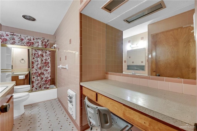 405 S 29th St, Mcallen, TX 78501 - full bath featuring toilet, vanity, tile walls, decorative backsplash, and shower / bath combo