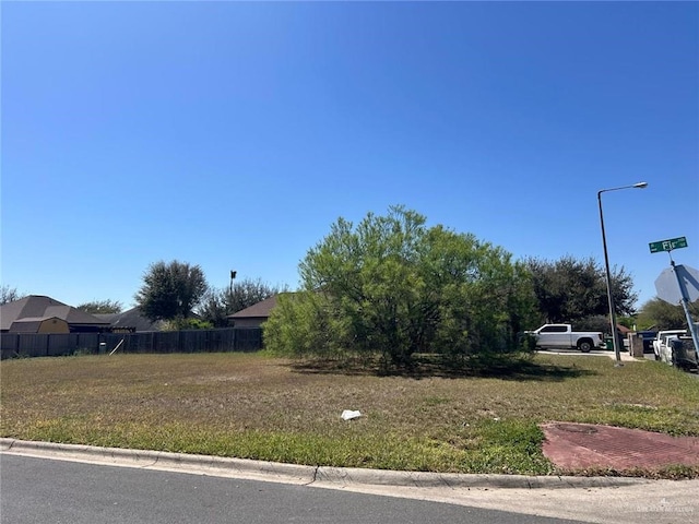 Listing photo 3 for 800 Beech St, Pharr TX 78577