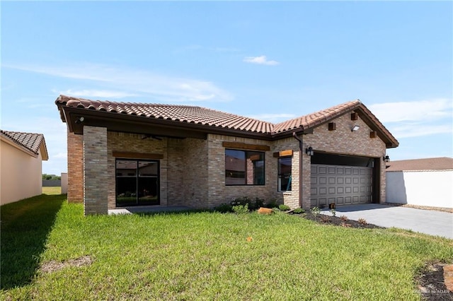 view of front of house featuring a front lawn and a garage