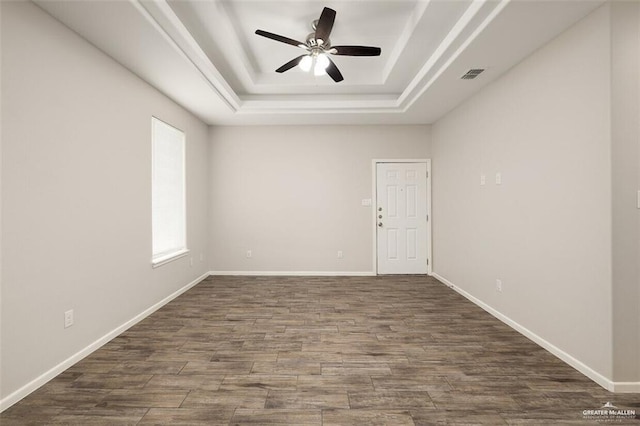 904 Kentucky St, Alton, TX 78573 - unfurnished room with a raised ceiling, ceiling fan, and dark wood-style floors