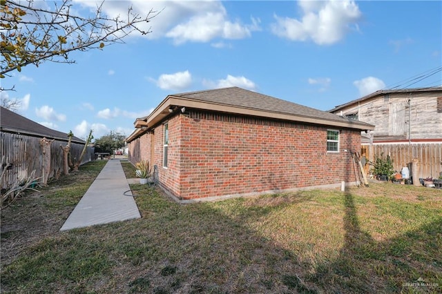 722 E Fay St, Edinburg, TX 78539 - view of side of home with brick siding