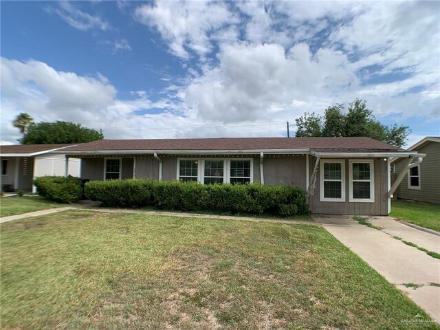 205 W Beck St, Harlingen, TX 78550 - ranch-style house with a front yard