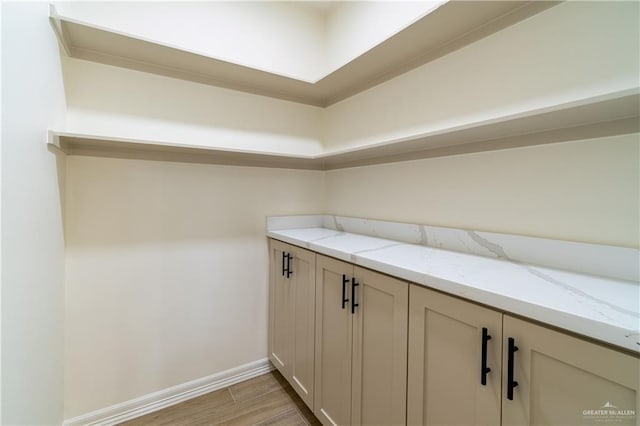 536 Pearl St, Edinburg, TX 78539 - bar area with light wood-style floors and baseboards