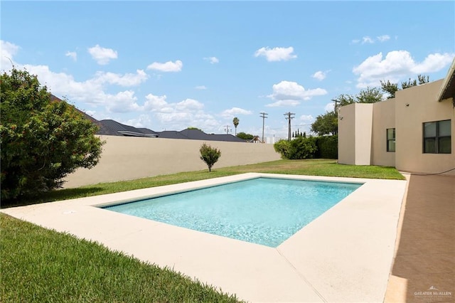 view of pool featuring a lawn