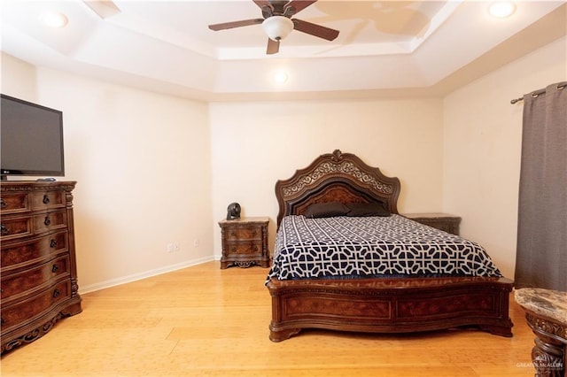 907 Amethyst Dr, Weslaco, TX 78596 - bedroom featuring a tray ceiling, recessed lighting, wood finished floors, and a ceiling fan