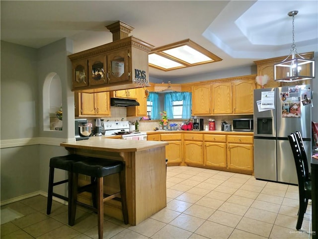 kitchen featuring stainless steel appliances, light countertops, backsplash, a peninsula, and under cabinet range hood