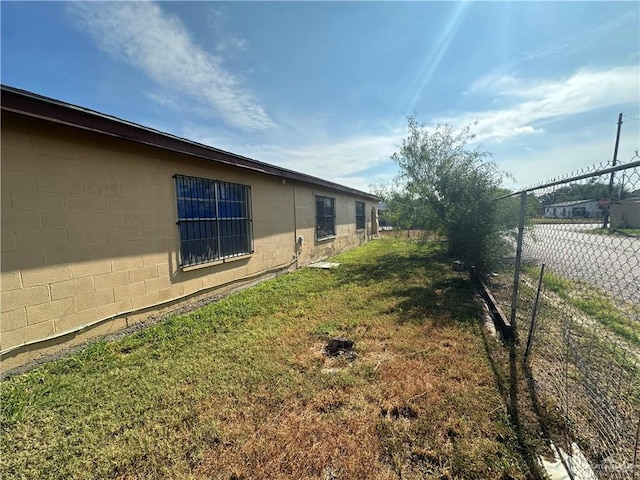 203 N Kansas Ave, Weslaco, TX 78596 - view of yard