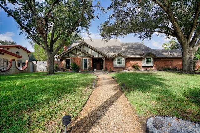 view of front of home featuring a front lawn