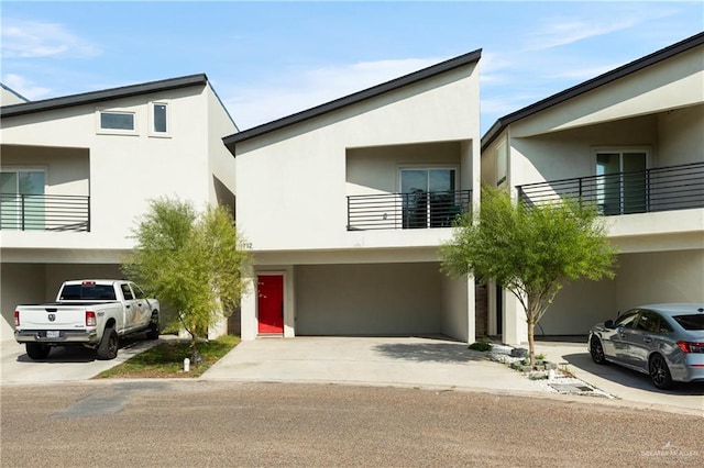 view of front facade featuring a garage