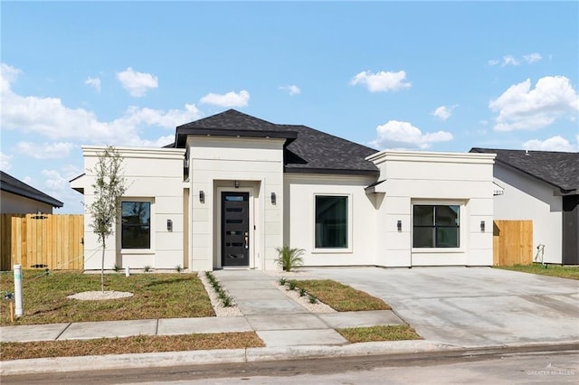 view of front of property with a front yard