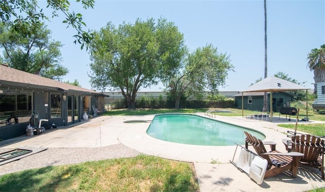 2517 E Mile 4th Rd, Mission, TX 78573 - view of swimming pool featuring a patio area