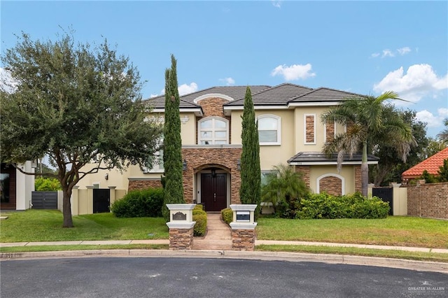 view of front of house featuring a front lawn