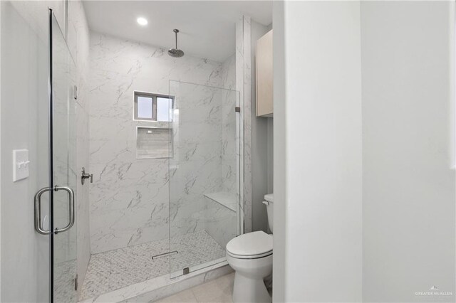 full bath with toilet, a marble finish shower, and recessed lighting